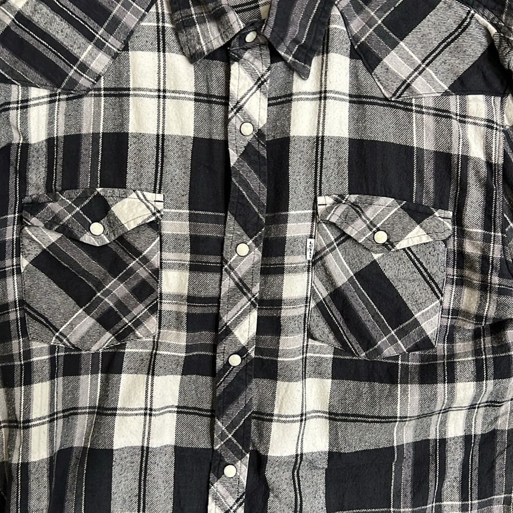 LEVIS FLANNEL BUTTON DOWN CASUAL DRESS SHIRT